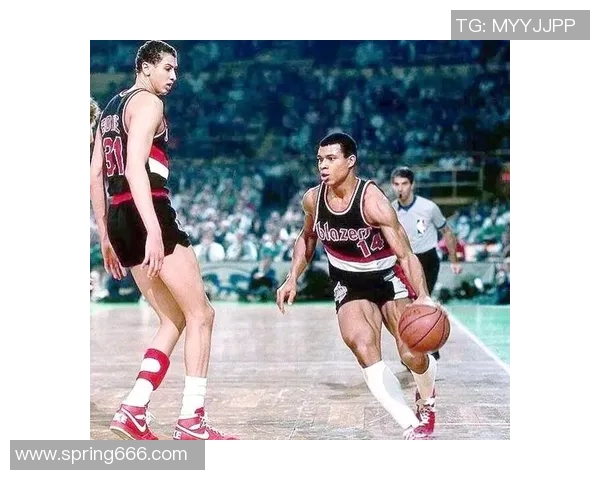 从场上到场外：篮球运动员的成长与挑战，探索他们的职业生涯与人生故事