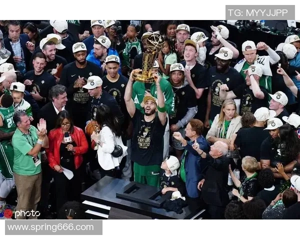 杰森塔图姆率领凯尔特人重返巅峰展现新时代领袖风范